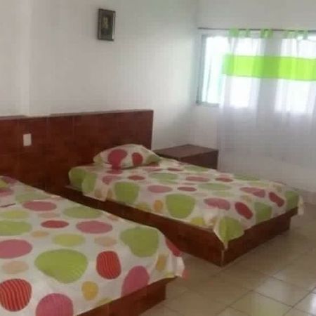 Tortugas Place Hotel Y Bungalos Monterrico Eksteriør bilde