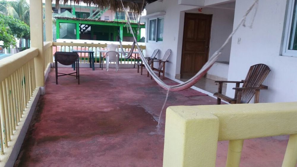 Tortugas Place Hotel Y Bungalos Monterrico Eksteriør bilde