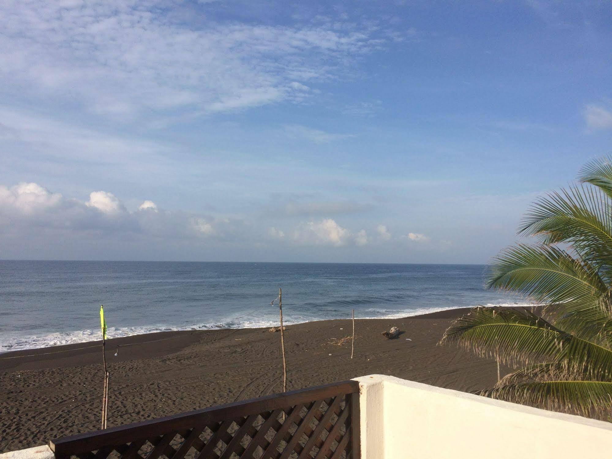 Tortugas Place Hotel Y Bungalos Monterrico Eksteriør bilde