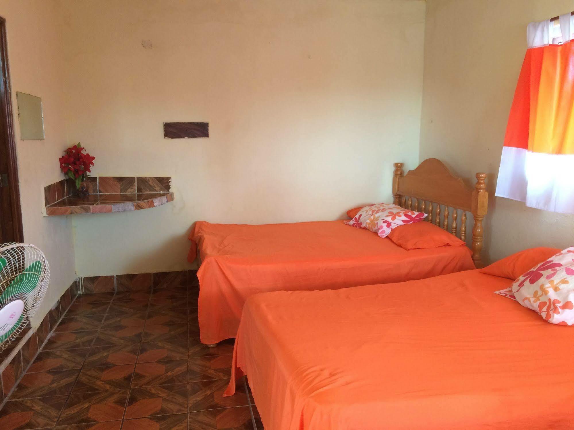 Tortugas Place Hotel Y Bungalos Monterrico Eksteriør bilde