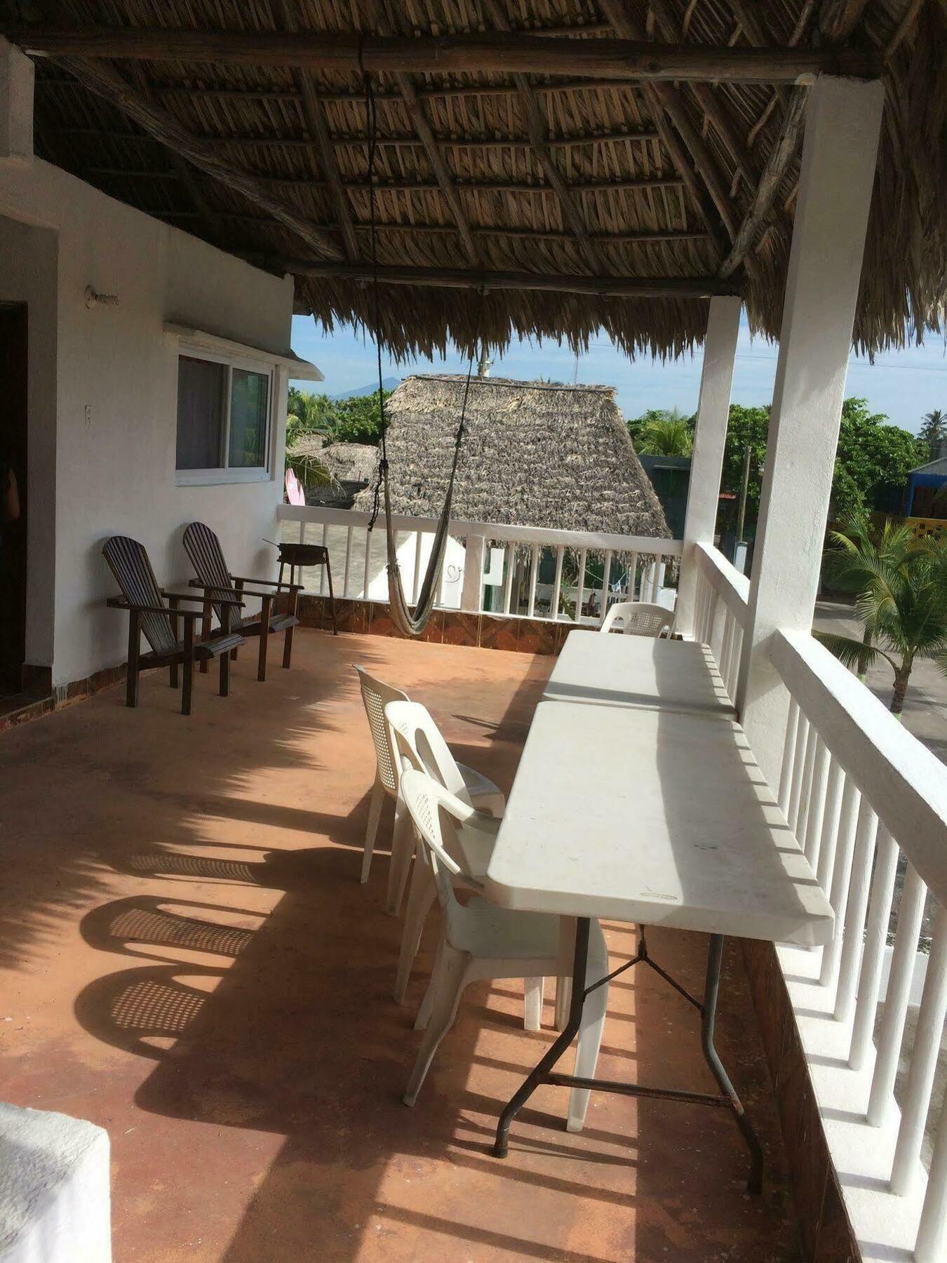 Tortugas Place Hotel Y Bungalos Monterrico Eksteriør bilde