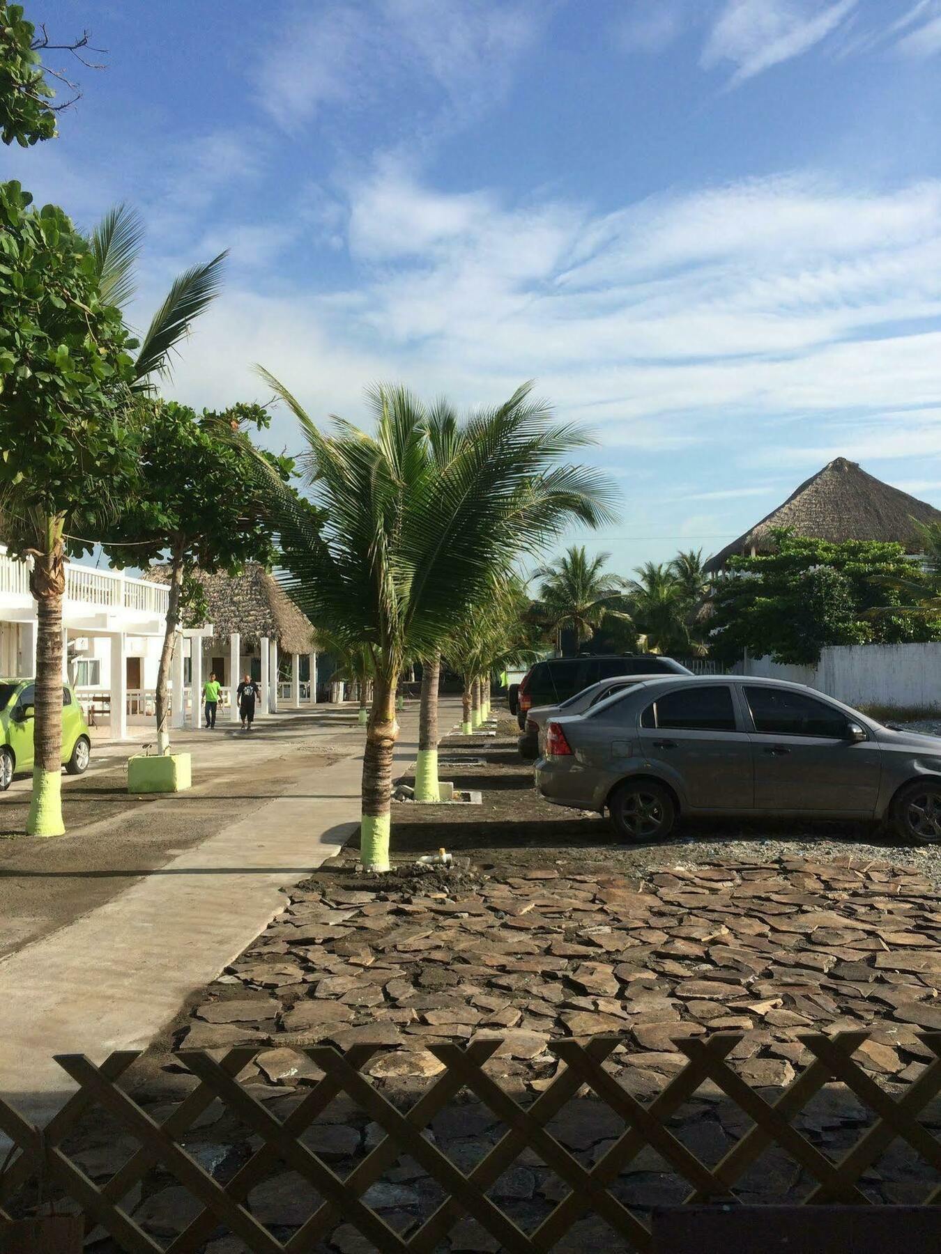 Tortugas Place Hotel Y Bungalos Monterrico Eksteriør bilde